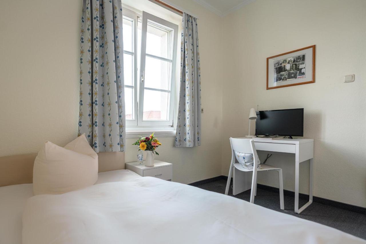 Hotel-Pension Am Siegestor Munchen Bagian luar foto