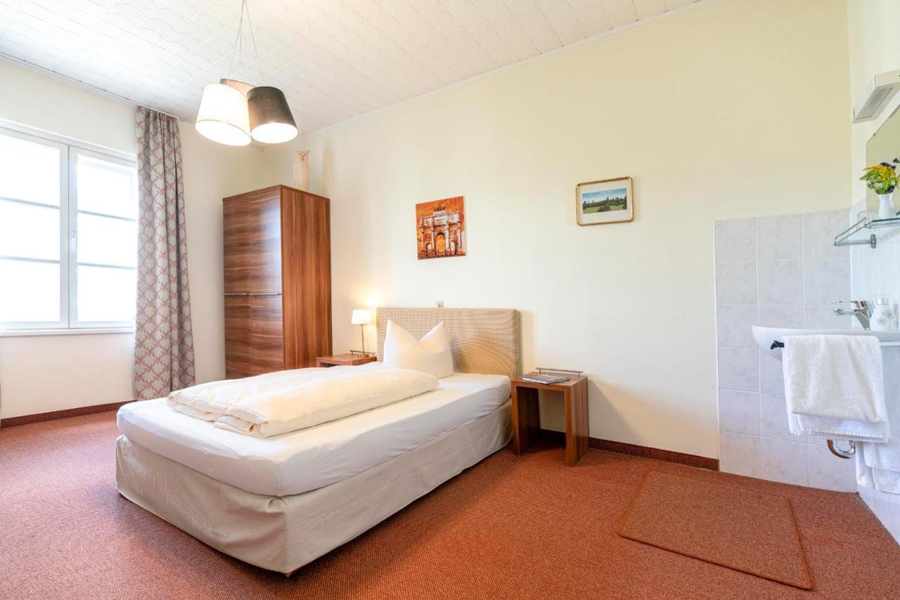 Hotel-Pension Am Siegestor Munchen Bagian luar foto