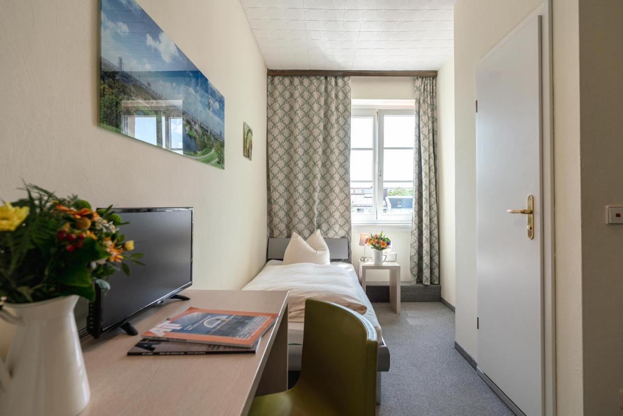 Hotel-Pension Am Siegestor Munchen Bagian luar foto
