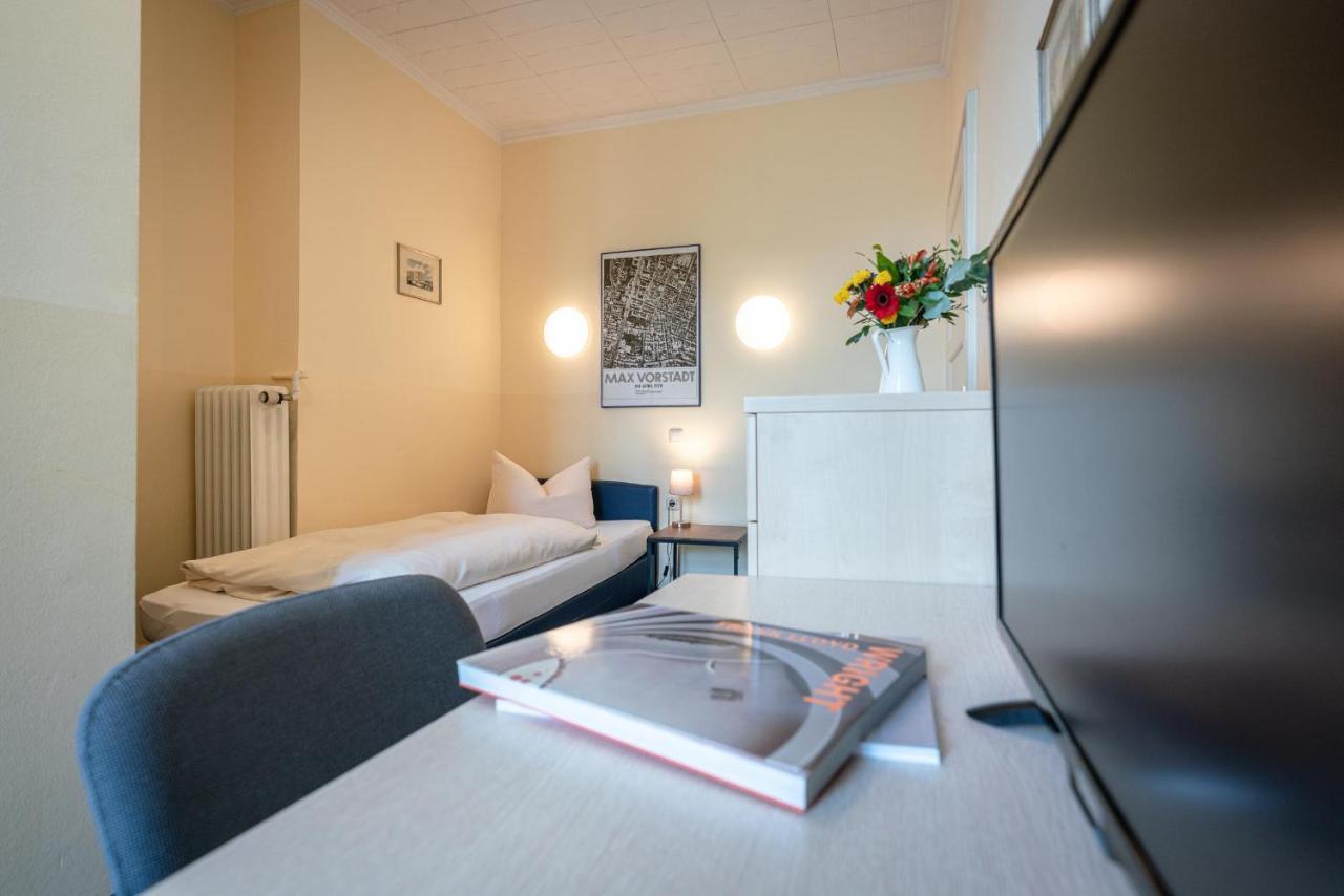 Hotel-Pension Am Siegestor Munchen Bagian luar foto