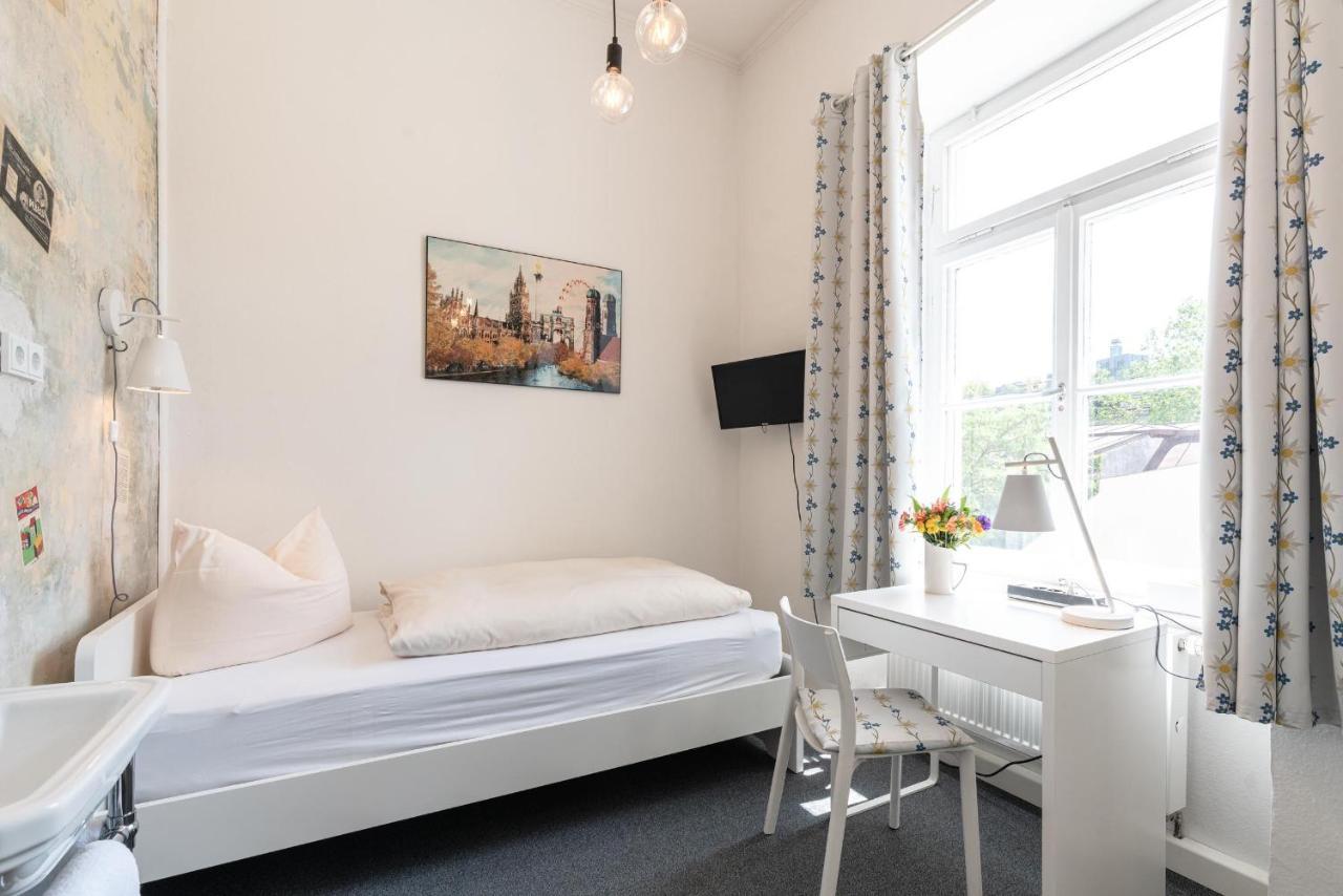 Hotel-Pension Am Siegestor Munchen Bagian luar foto