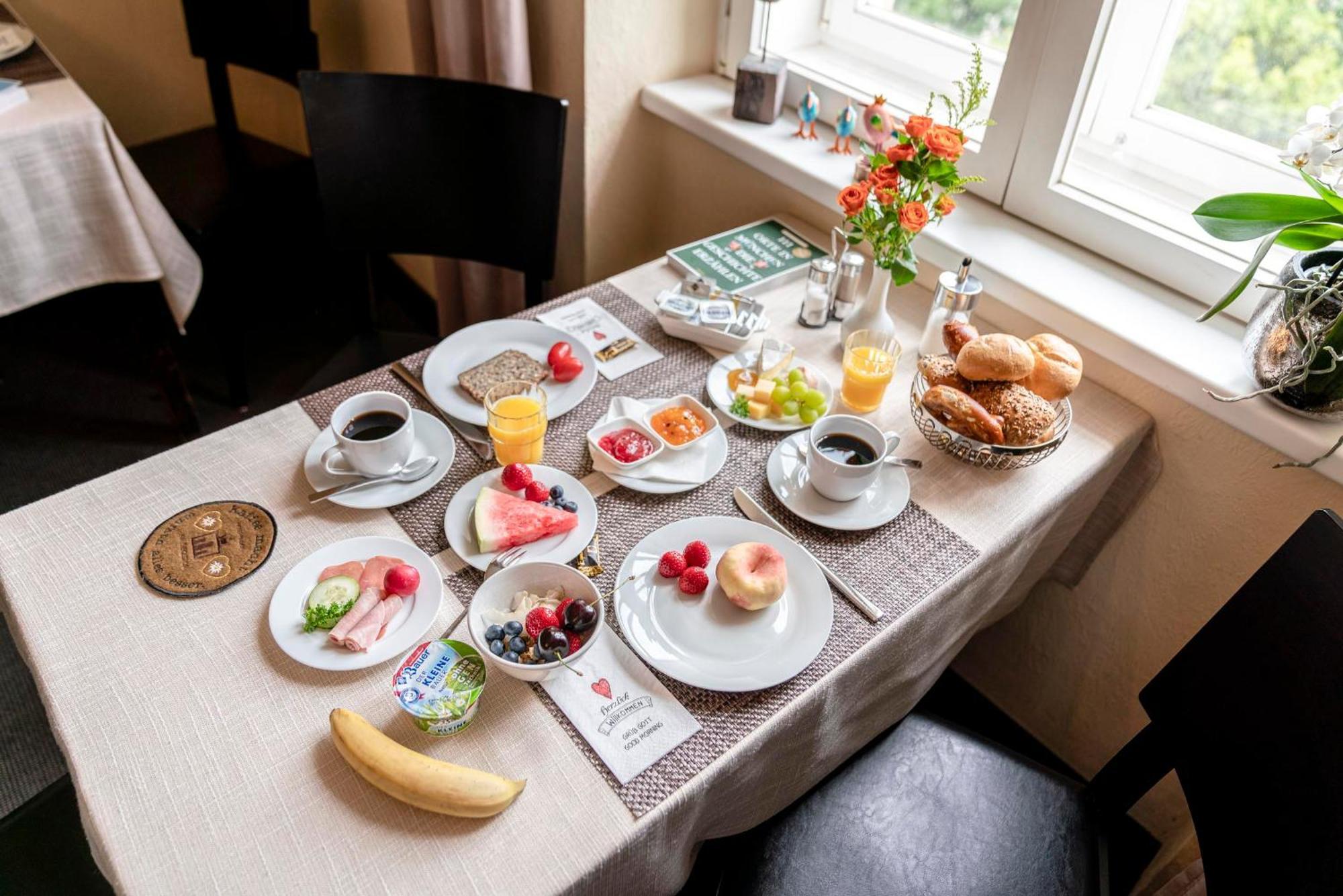 Hotel-Pension Am Siegestor Munchen Bagian luar foto