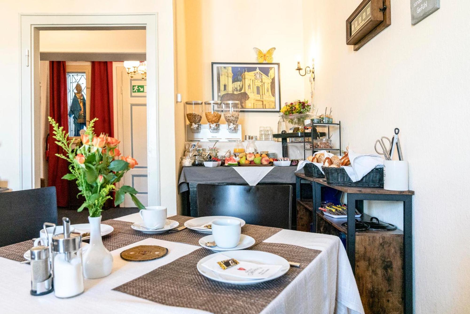 Hotel-Pension Am Siegestor Munchen Bagian luar foto