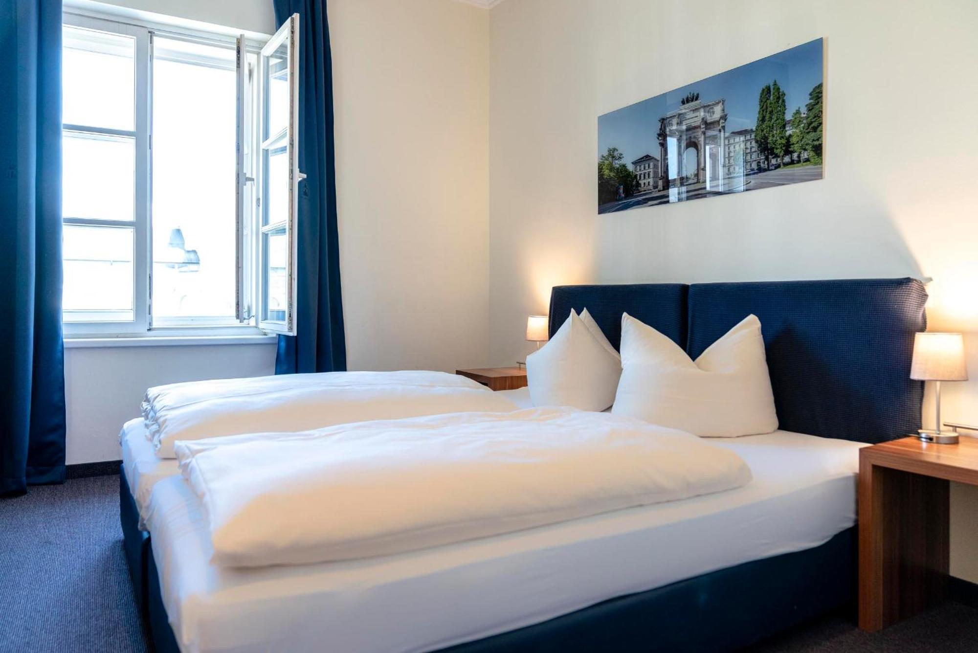 Hotel-Pension Am Siegestor Munchen Bagian luar foto