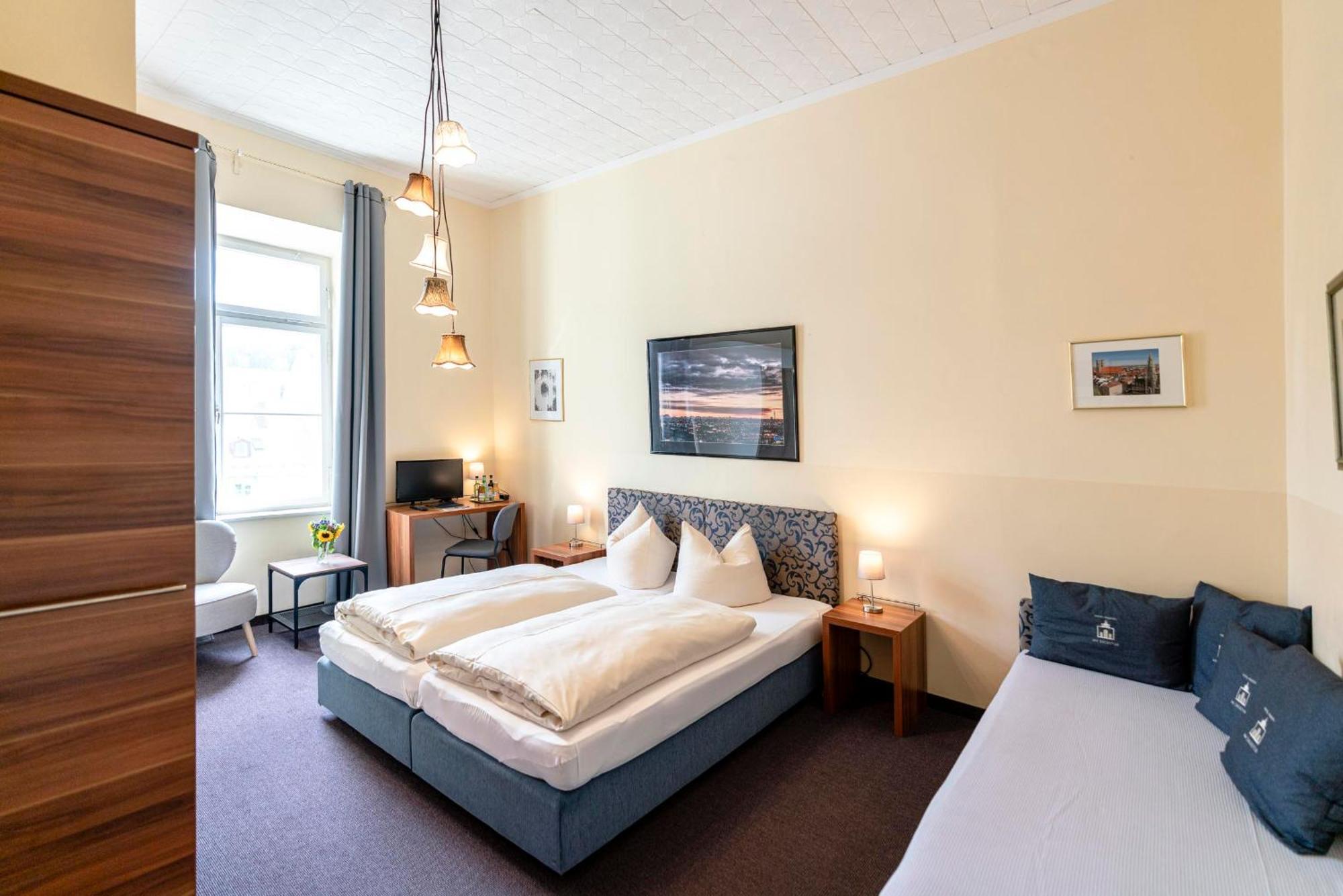 Hotel-Pension Am Siegestor Munchen Bagian luar foto