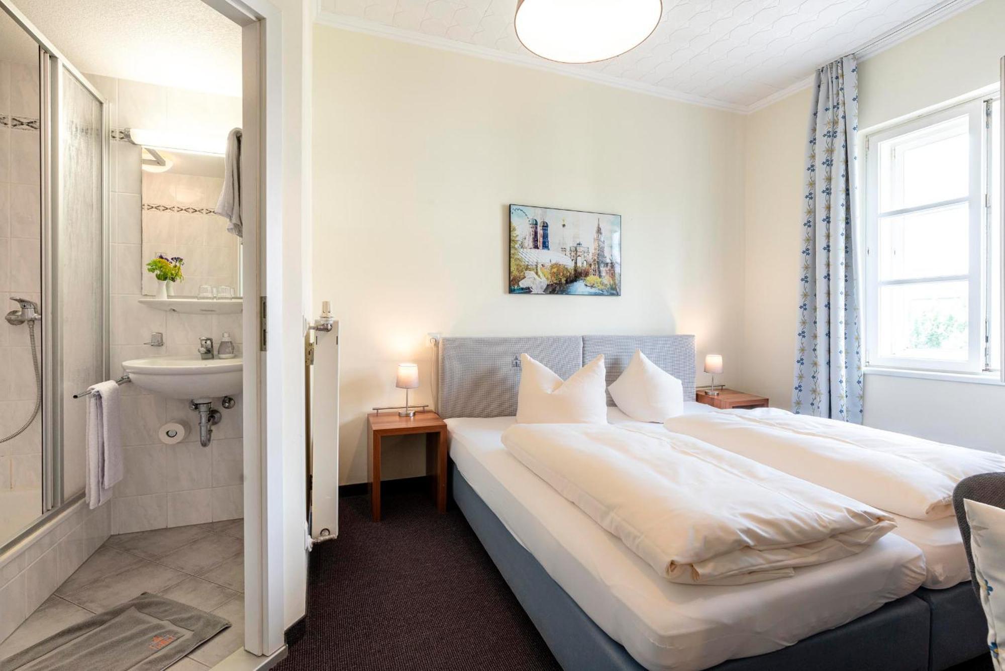 Hotel-Pension Am Siegestor Munchen Bagian luar foto