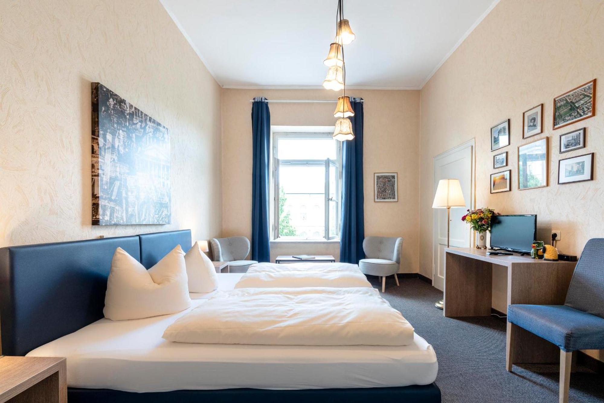 Hotel-Pension Am Siegestor Munchen Bagian luar foto