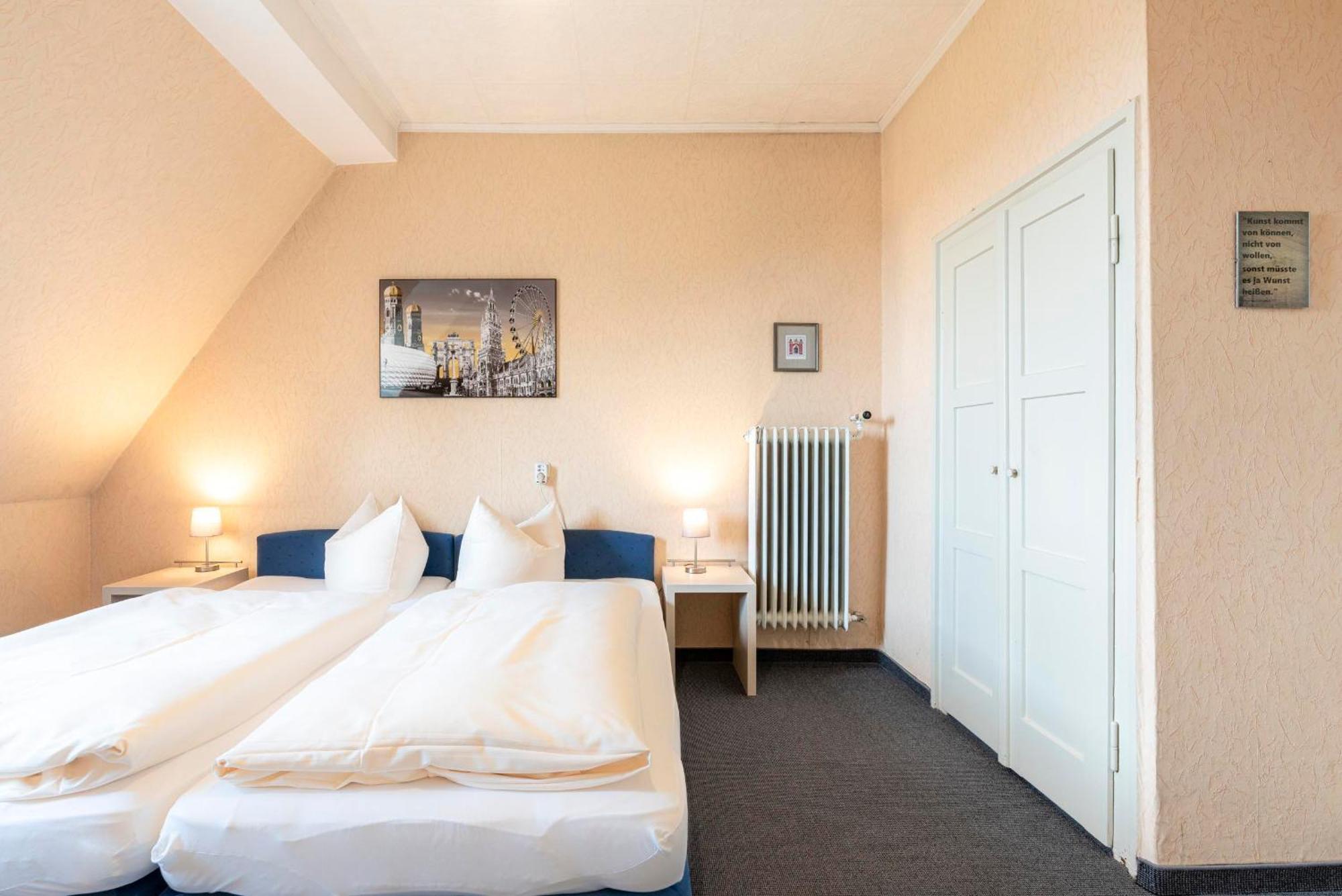 Hotel-Pension Am Siegestor Munchen Bagian luar foto