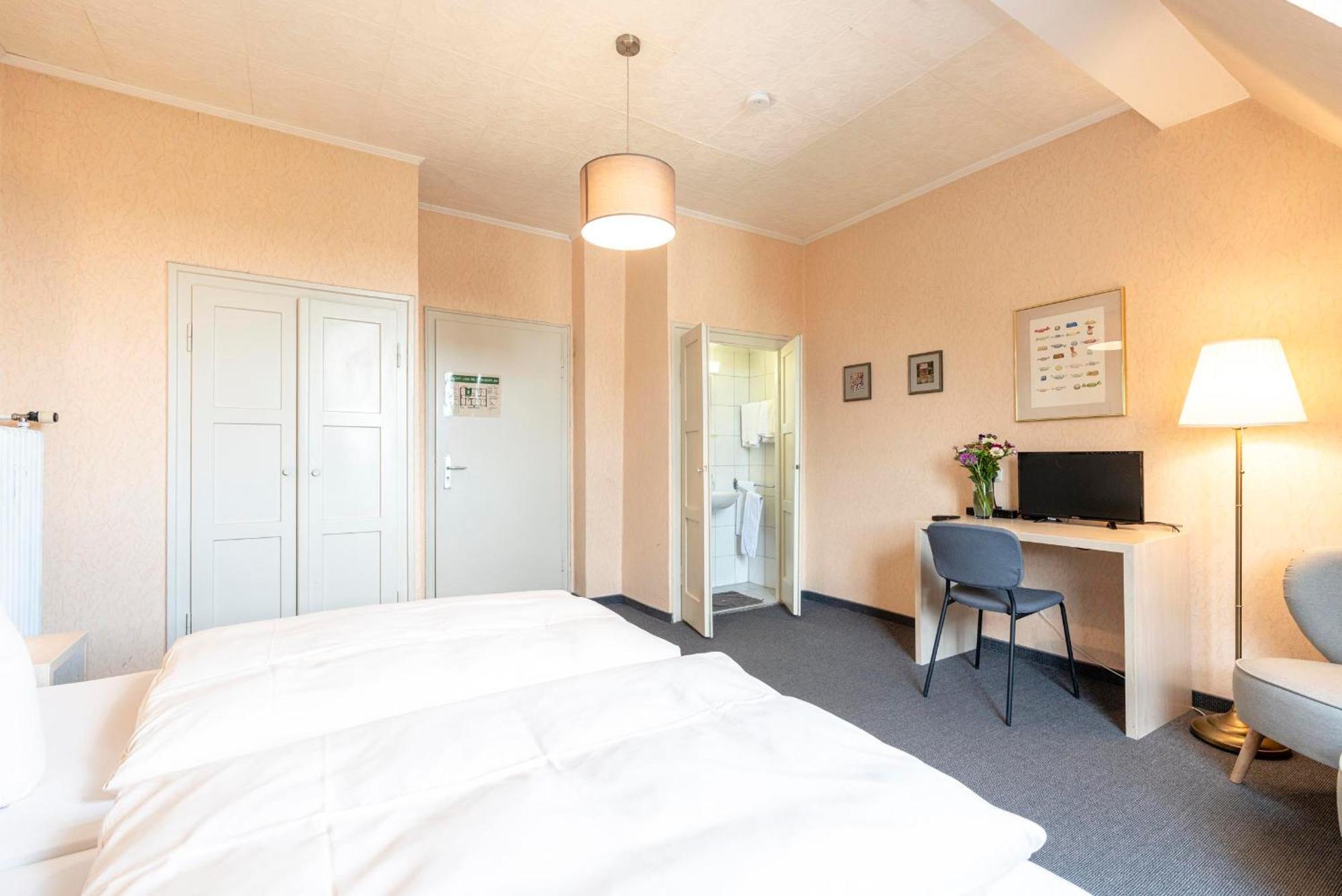 Hotel-Pension Am Siegestor Munchen Bagian luar foto